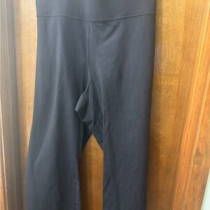 NWT Livi Lane Bryant Black yoga pant  Leggings 26/28